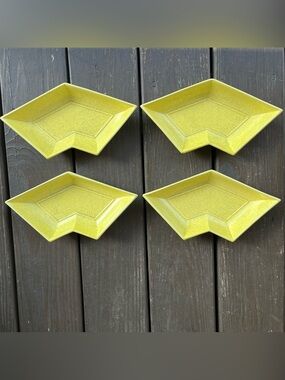 Vintage California Pottery 4 Yellow Speckled Crown Shape Snack Relish Bowls USA
